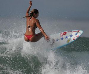 Se festeja el Día Internacional del Surf